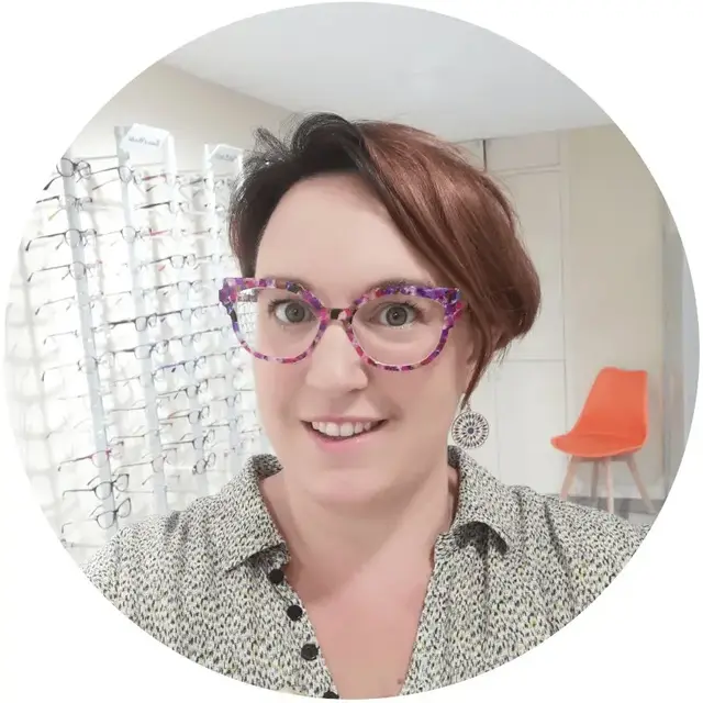 Ophélie Quesnée, opticienne, dans sa boutique